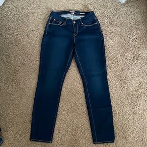 Levi’s Denizen Curvy Skinny jeans